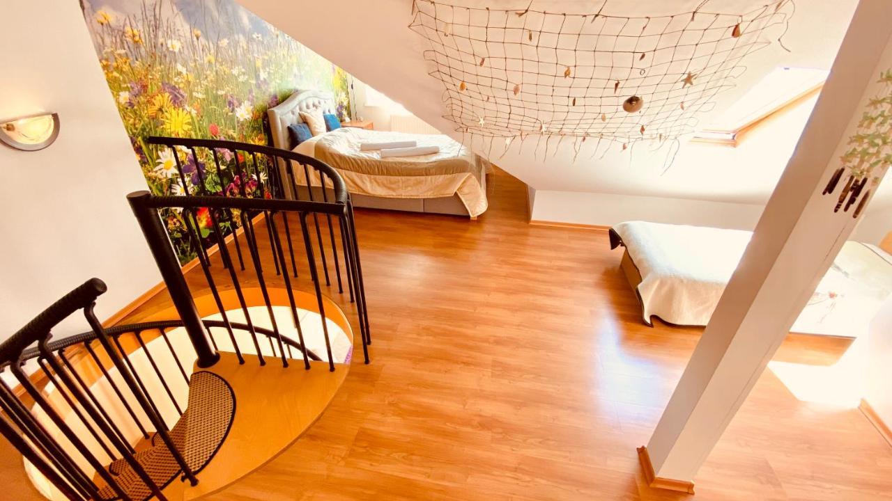 Sonnige Maisonette-Wohnung Mit Blick Auf Die Bucht Dziwnów Esterno foto